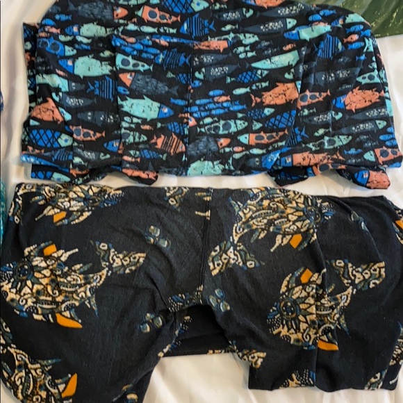Five pairs of LULAROE one size leggings - Picture 5 of 5